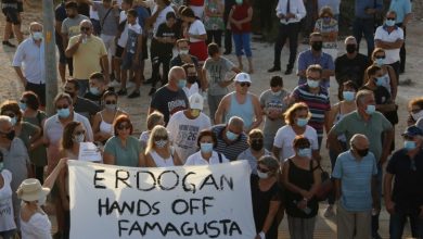 Photo of قبرص الجنوبية: المئات من قبارصة اليونان يتجمعون في ديرينيا للاحتجاج على افتتاح فاروشا